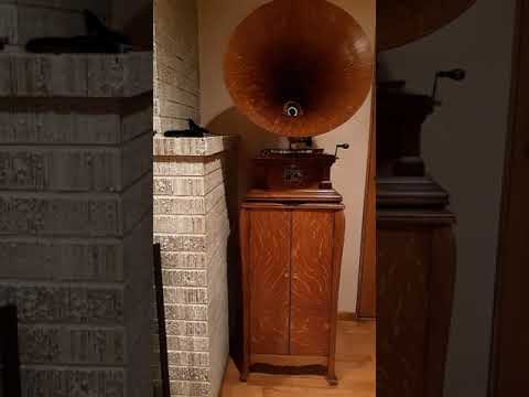 "Relaxin' At The Touro", Muggsy Spanier and his Ragtime Band,  Bluebird B-10532, 1940