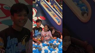 Download lagu SEWA 1 GEDUNG PLAYGROUND UNTUK ANAK KITA😱 mp3