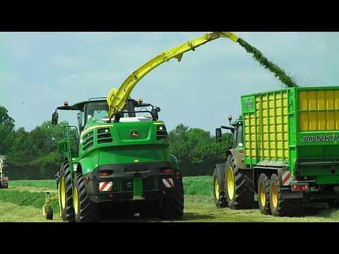 John Deere 8800i Self-Propelled Forage Harvester