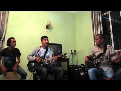 Urban Rhymes - Over and over (it's ok) - Live @ Neal's