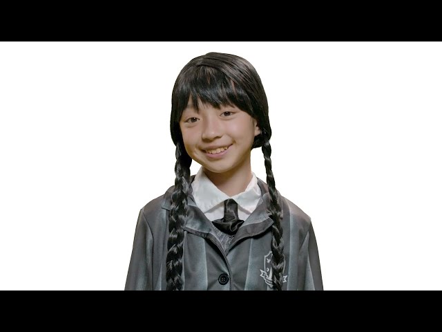 Vídeo relacionado con Rubies Disfraz Miércoles Addams Uniforme Escolar Nevermore para mujer, Top con chaqueta y falda, Oficial Wednesday, Miercoles Addams para Halloween, Carnaval y Cosplay