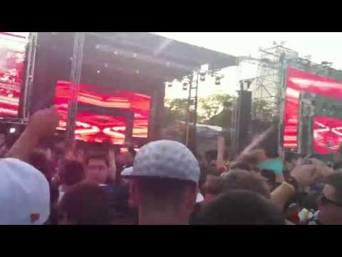 Nicky Romero drops Empire of the Sun vs Deniz Koyu - Alive Rage (Nicky Romero Mashup) at EDC 2013