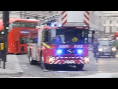 London Fire Brigade Turntable Ladder Responding w/ LOTS OF BULLHORN