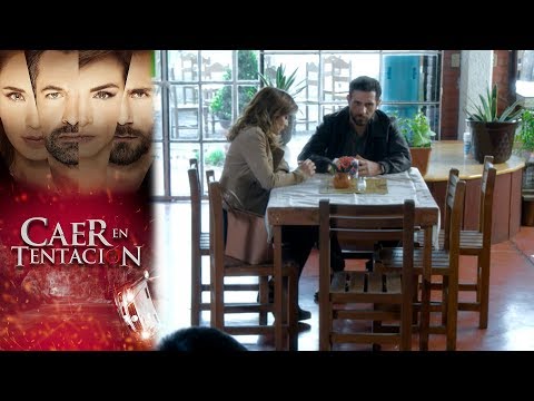 Santiago surprises Raquel with his confession | Falling into Temptation - Televisa
