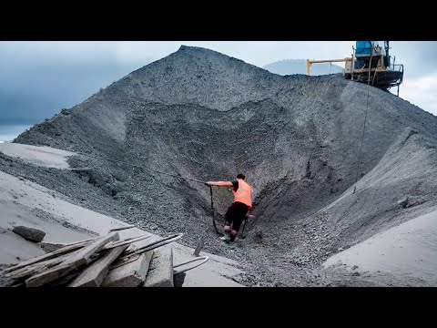Barge unloading 4600 tons of crushed ore - Long relaxing video - Vlog of work on barge