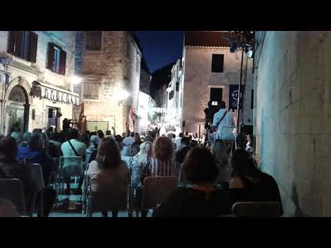 54. FDK OMIŠ,  Voditelj Branko Uvodić "odlazi u mirovinu" !? - emotivni trenutak s FDK i PUBLIKOM