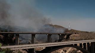 Incendio en España, bomberos avanzan y vuelven evacuados