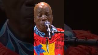 Milton Nascimento chora e dedica último show a Gal Costa