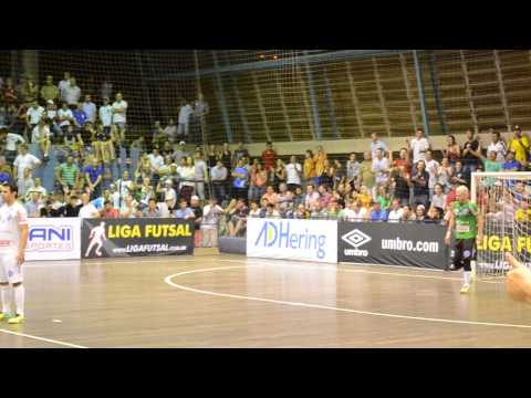 Comemoração segundo gol de Blumenau