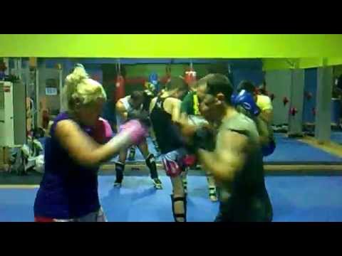 Katia boxeando (la más mala)