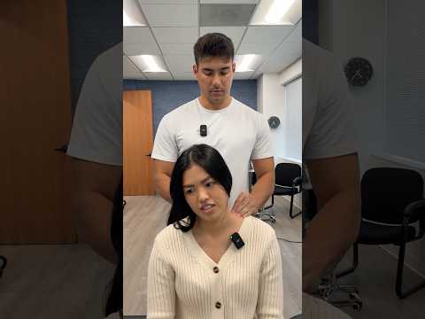 She has shoulder knots