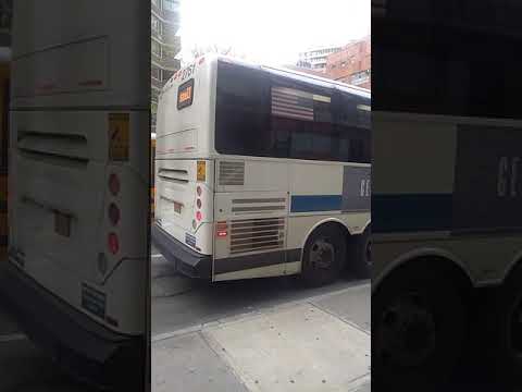 Novos ônibus SIM11 com destino a Dorp e Porto Richmond com destino a SIM3 indo para Staten Island NY em Manhattan NY