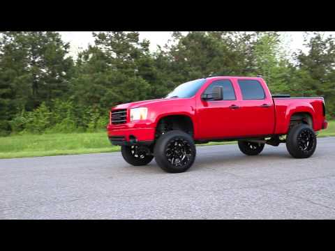 2007 GMC Sierra with 7-9" McGaughys lift
