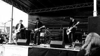 Hollowick - There Goes Another One (Live)