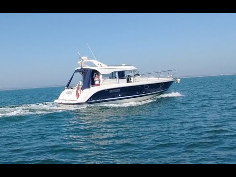 Walkaround tour of the Aquador 32C