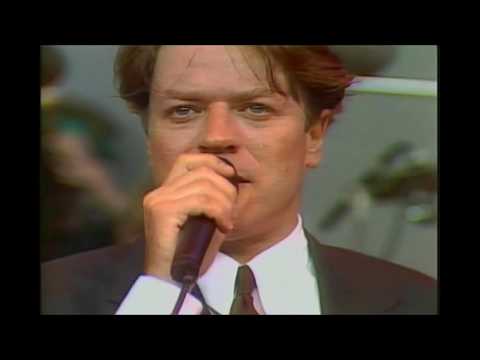 Robert Palmer W/ UB40 - Addicted To Love (Live) (1991)