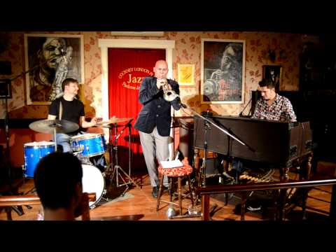 Raphael Wressnig Trio feat. Scott Steen & Vincezo Barattin