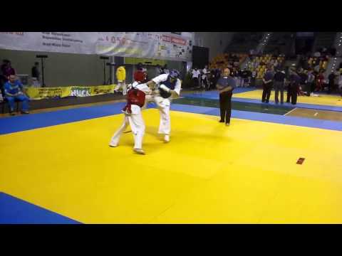 Karate Kyokushin ME Kielce 2012 walka Pawła Michniewicza