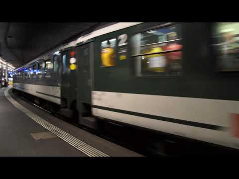 Swiss Express Re 4/4 mit Bpm 51 in Bern