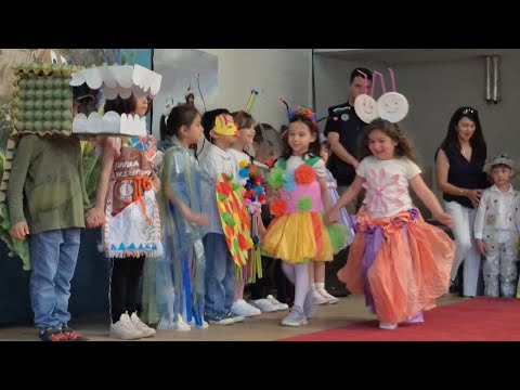Atık malzemelerden yapılan kostümlere büyük ilgi