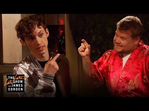 ジェームズ・コーデン、トロイ・シヴァンのハウスパーティーをクラッシュさせる