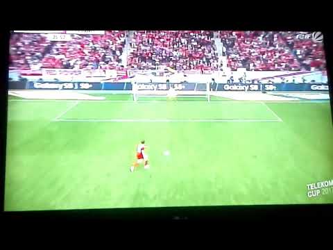 Thomas Müller verschießt Elfermeter