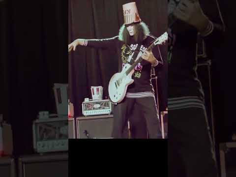 Buckethead's hand is a UFO CATCHER 🤣 #guitar #music #buckethead #shorts #gunsnrose #smooth #cool