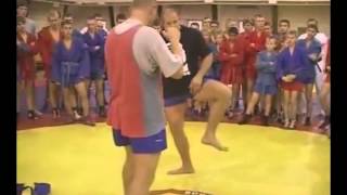 Тренировка техники удара лоу кик от Ф. Емельяненко - Видео онлайн
