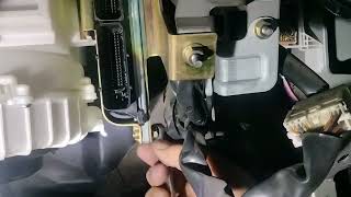 como qitar y poner la computadora de una Nissan murano