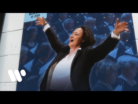 Nathalie Stutzmann records Dvořák Symphony No. 9 'New World' and American Suite