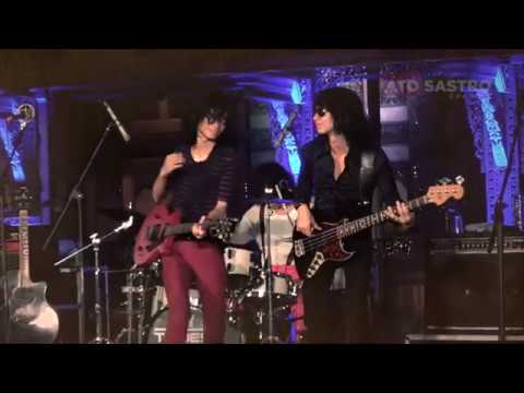 download lagu mp3 mp4 T Koes Band, download lagu T Koes Band gratis, unduh video klip T Koes Band