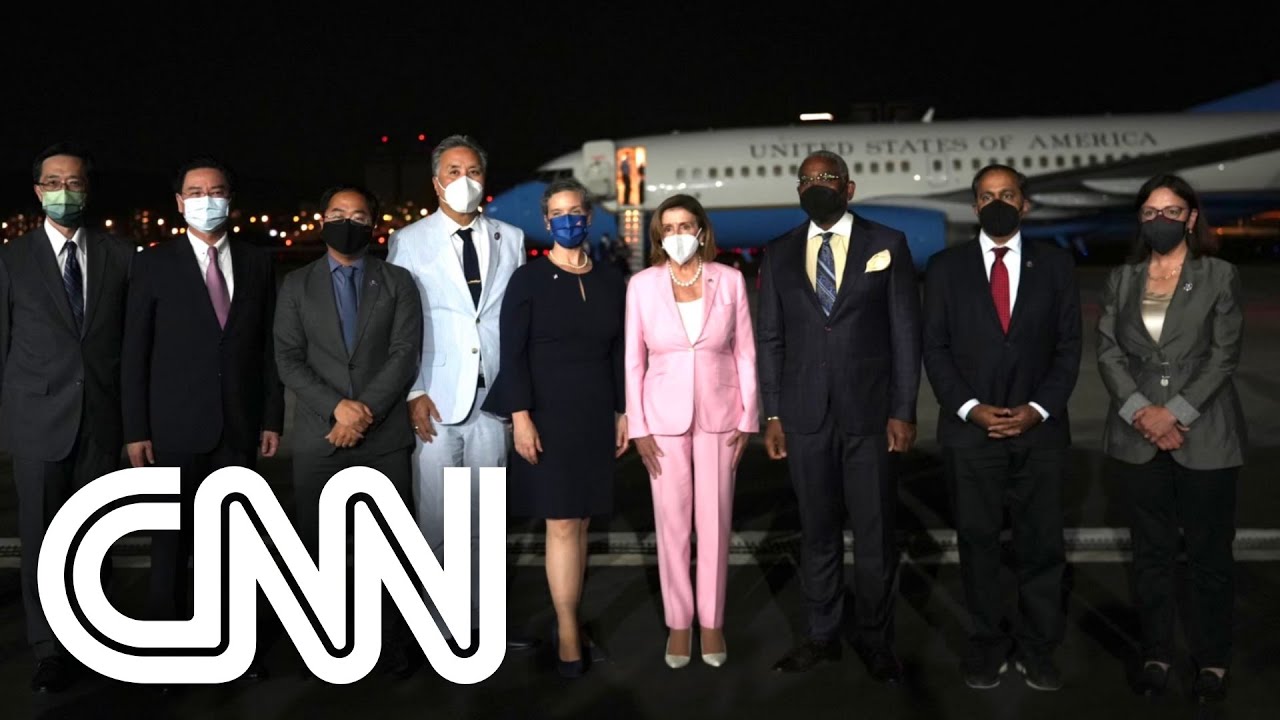 Nancy Pelosi aterrissa em Taiwan em meio a tensão entre EUA e China | LIVE CNN
