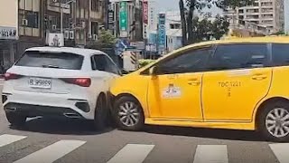 【車禍影片】好大台的機車啊！（開聲音）（2025.08.23 台南市東區小東路與東光路二段口