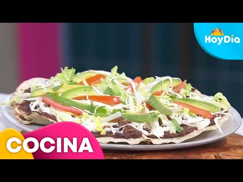 Tlayudas oaxaqueñas, un tradicional platillo para compartir con tus amigos | Hoy Día | Telemundo