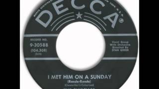 SHIRELLES - I Met Him On A Sunday / I Want You To Be My Boyfriend - Tiara 6112 / Decca 30588-4/1958