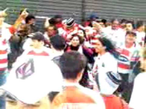 Torcida do Linense na rua Javari - PAEC x Linense - 10/04/2010 [Parte 1]