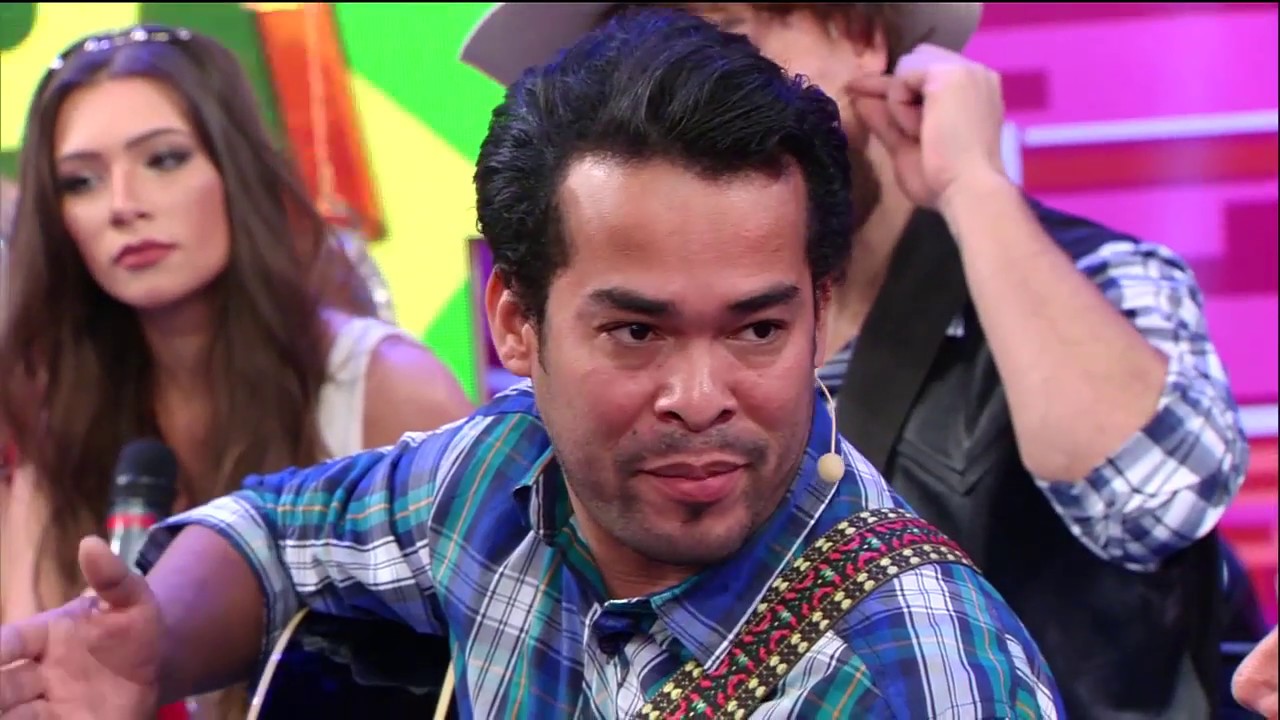 AO VIVO: MARCUS VINILE IMITA SERTANEJOS NO BOTECÃO