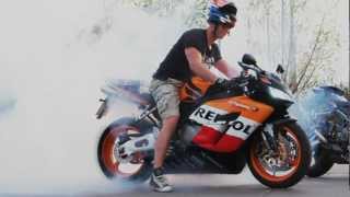 preview picture of video 'Honda Fireblade Burnout CBR 1000 RR Repsol SC57'