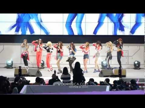 [FANCAM] 130407 SNSD - LG Cinema 3D World Festival by Worissica