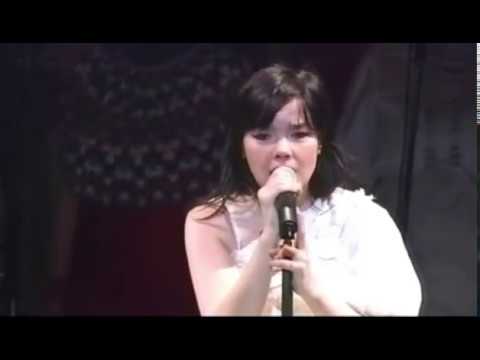 Björk - Live at Orchard Hall Japan (2001)