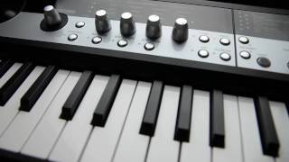 Video thumbnail for Korg microSTATION Music Workstation by Korg