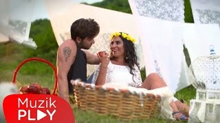 Zeynep Bektaş - Sen Bir Yana (Official Video)