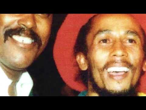 Rastaman live up! - Bob Marley (LYRICS/LETRA) [Reggae]