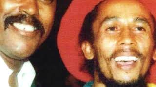 Rastaman live up! - Bob Marley (LYRICS/LETRA) [Reggae]