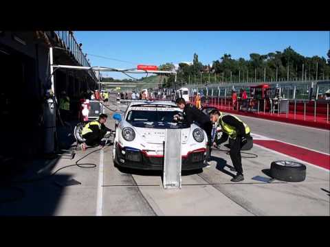 Changement de pilote et pneus sur la Porsche 991 GT3 CUP n°64 lors des 12h Imola 24hSeries