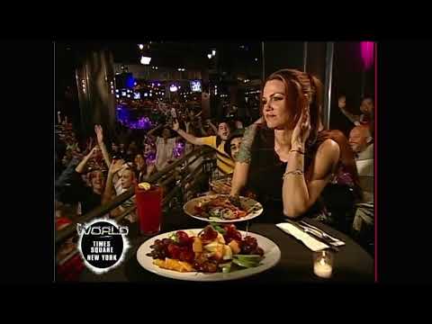 WWE Raw - Lita eating at The World - 08.12.2002