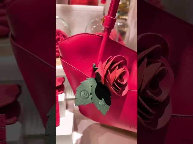 Vídeo relacionado con SIMBOLIKS Anillo Rosas de Sant Jordi, Diada de Catalunya, Dia dels Enamorats, Anillo de flores, Rositas, Regalo día de la madre, regalo Mujer, Regalo Rosas, Anillo ajustable de acero inoxidable