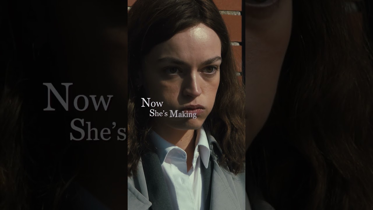 Miniature de la vidéo Ella is just making the best of a b̶a̶d̶ dad situation du film Ella McCay