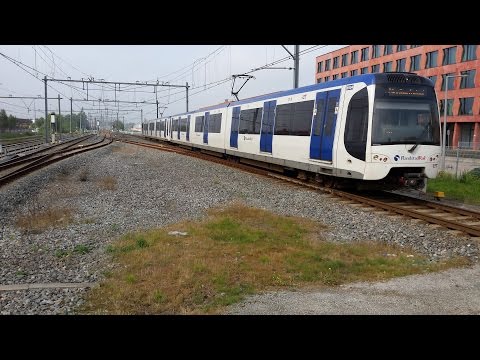 RET Metro 2*Type RSG3 vertrekt op Leidschenveen richting Den Haag Centraal