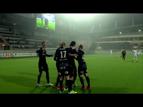 MÅL: Kalle Holmberg kommer högst upp och nickar in 2-1 - TV4 Sport